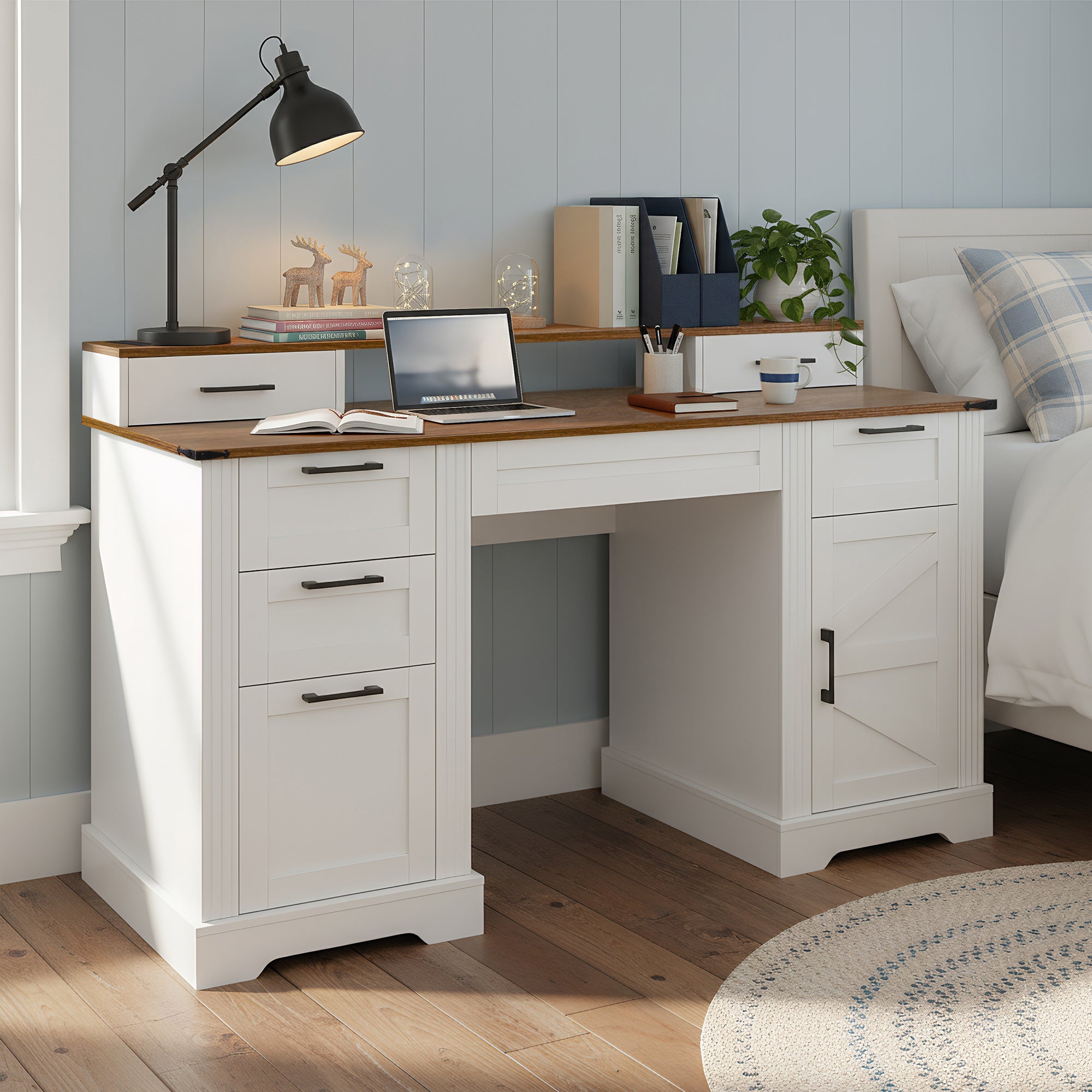 Luxury Farmhouse Desk™ – Scrivania Elegante con Stazione di Ricarica e Storage Integrato